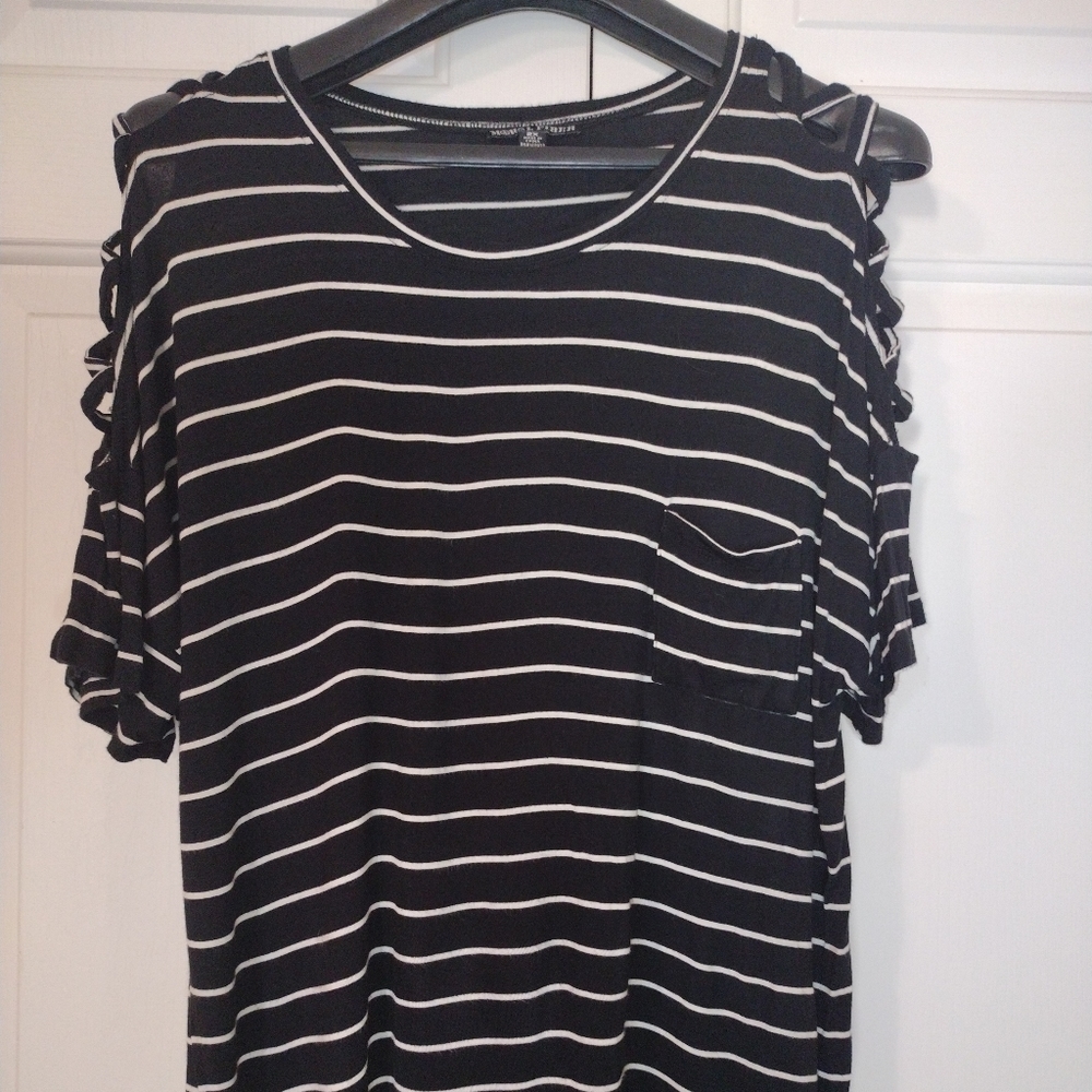 NWOT Moral Fiber Black/White Stripe Tee Shirt Top Size 2XL Cold Shoulder
